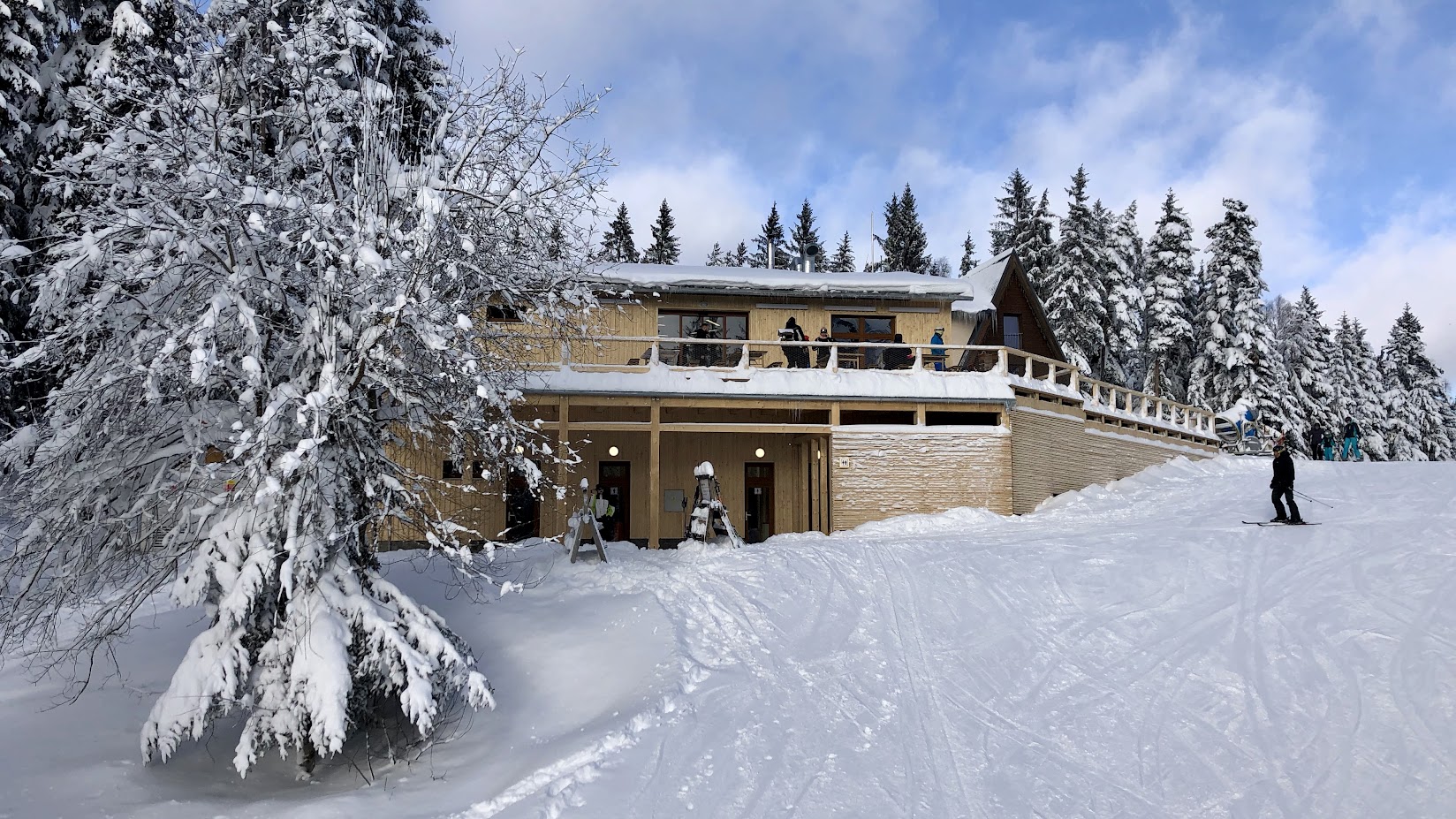 SKIARE�L LIPNO